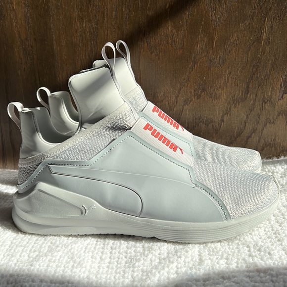Puma Fierce gray sneakers woman’s 9 - Picture 2 of 10